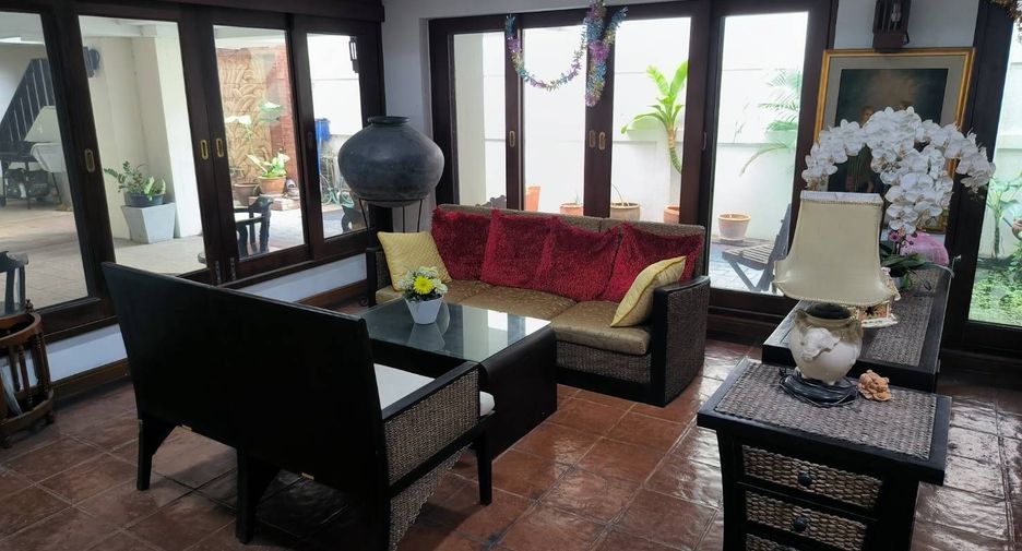 Wohnung zur Miete mit 3 Zimmer in Khlong Toei, Bangkok