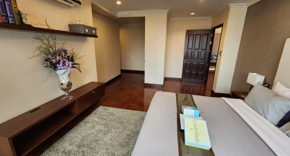 For rent 2 bedrooms apartment in Pathum Wan, Bangkok