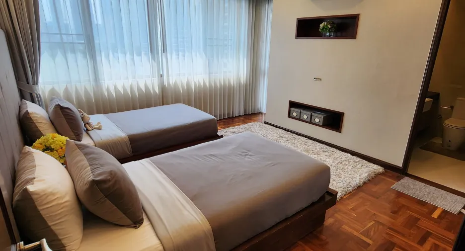 For rent 2 bedrooms apartment in Pathum Wan, Bangkok