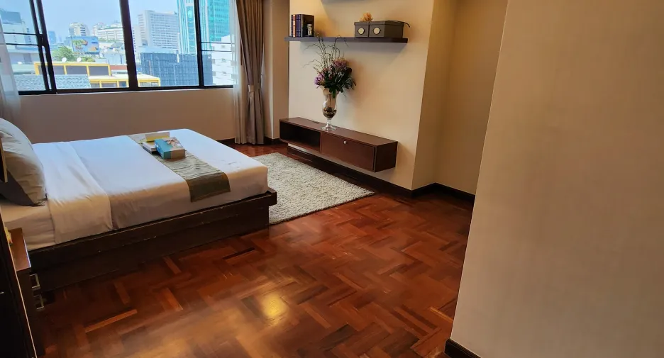 For rent 2 bedrooms apartment in Pathum Wan, Bangkok