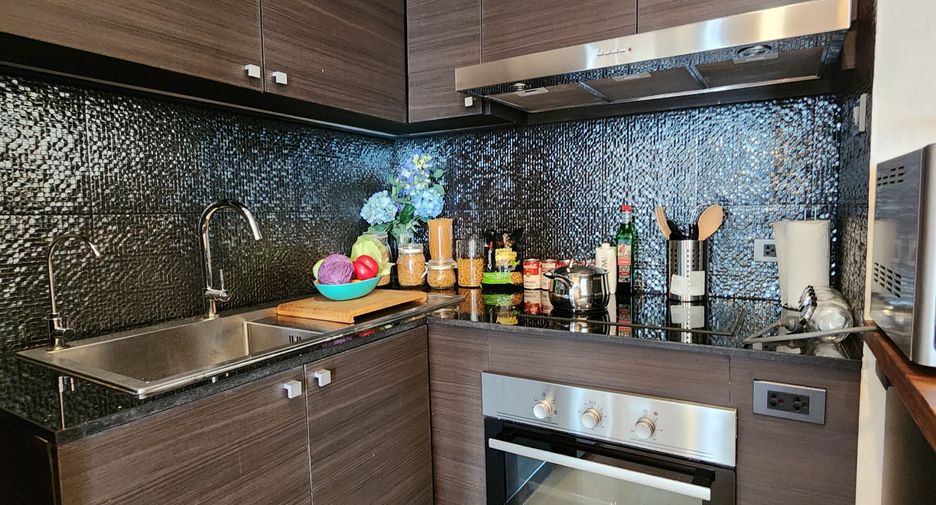 For rent 2 bedrooms apartment in Pathum Wan, Bangkok