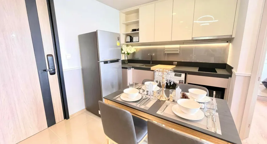 For rent 2 bedrooms condo in Khlong Toei, Bangkok