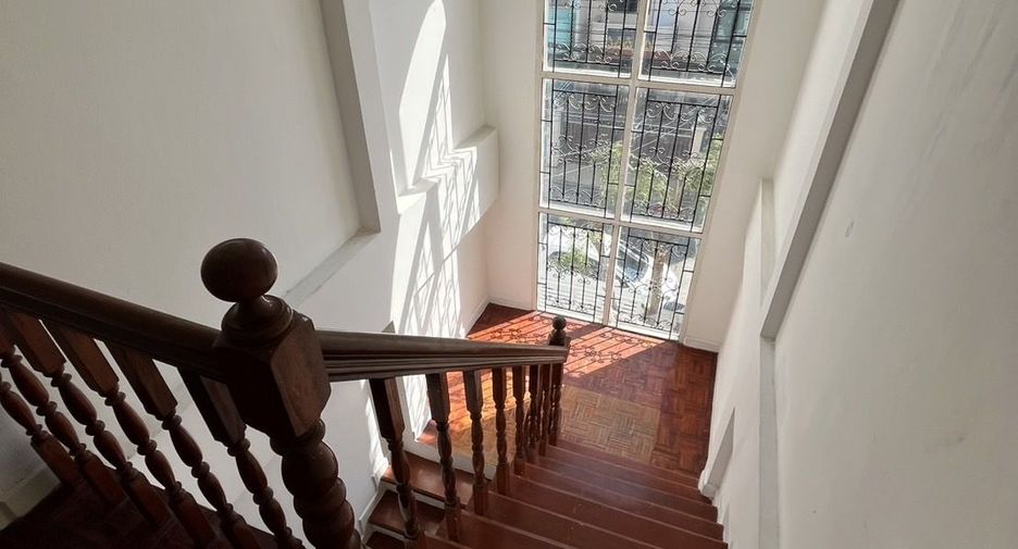 For rent 4 bedrooms house in Lat Phrao, Bangkok