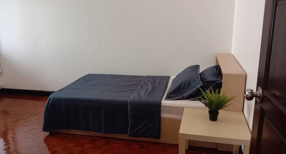 For rent 3 bedrooms condo in Watthana, Bangkok
