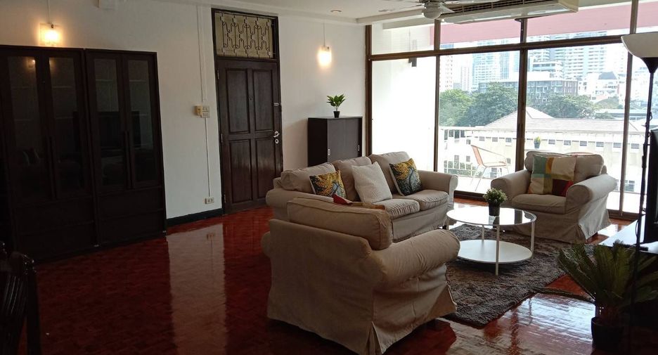 For rent 3 bedrooms condo in Watthana, Bangkok