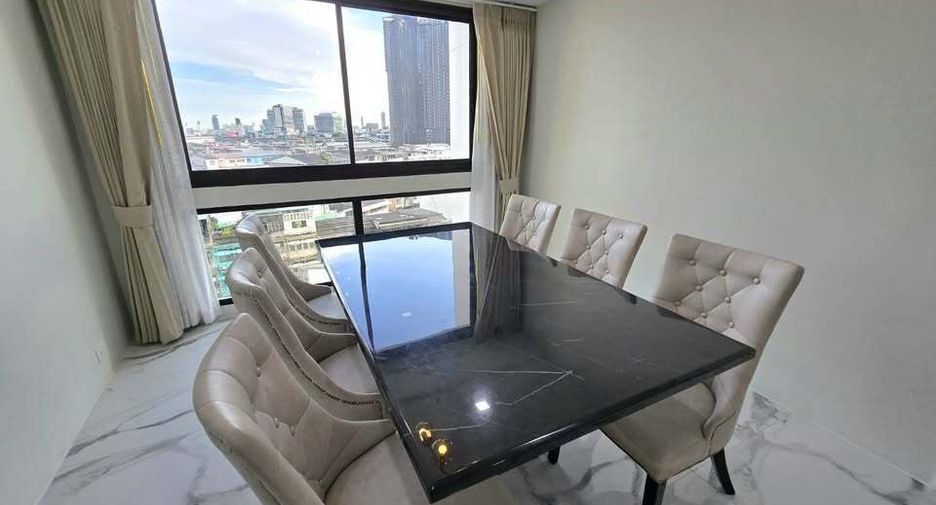 For rent 3 bedrooms condo in Khlong Toei, Bangkok