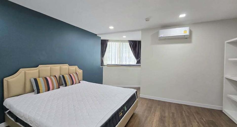 For rent 3 bedrooms condo in Khlong Toei, Bangkok