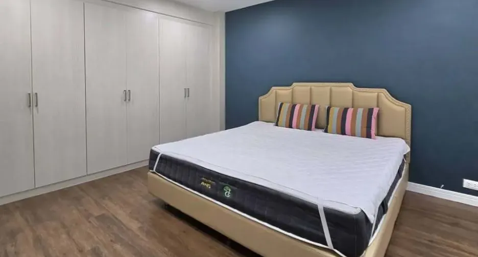 For rent 3 bedrooms condo in Khlong Toei, Bangkok