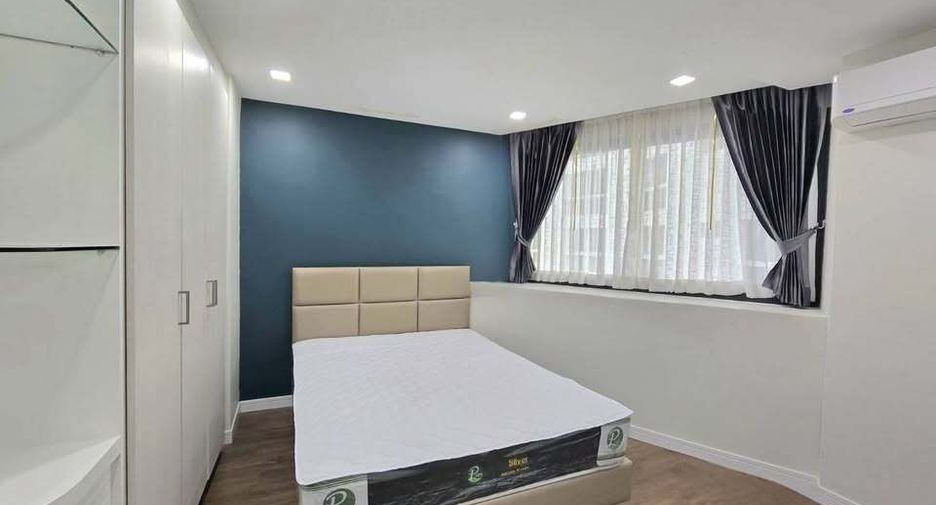 For rent 3 bedrooms condo in Khlong Toei, Bangkok