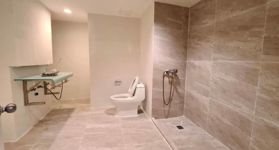 Condo en alquiler de 2 habitaciones en Khlong Toei, Bangkok