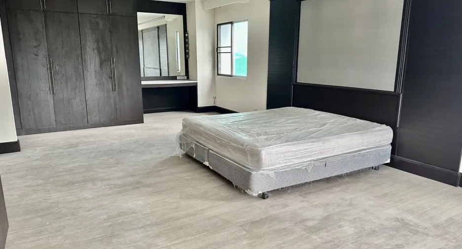 For rent 3 bedrooms condo in Watthana, Bangkok