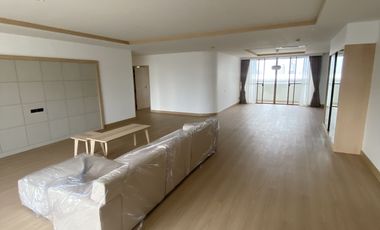 À louer 3 chambres appartement à Watthana, Bangkok