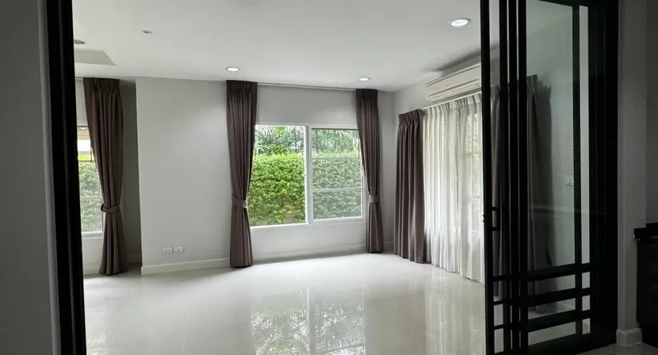 For rent 3 bedrooms house in Mueang Samut Prakan, Samut Prakan