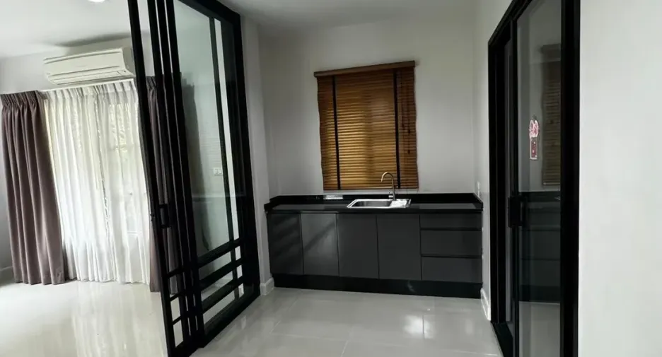 For rent 3 bedrooms house in Mueang Samut Prakan, Samut Prakan