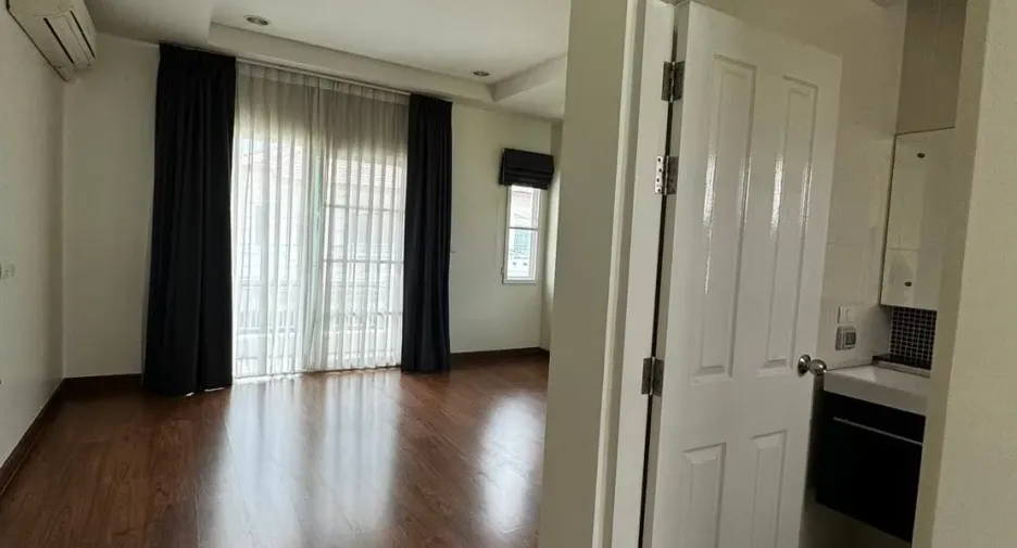 For rent 3 bedrooms house in Mueang Samut Prakan, Samut Prakan