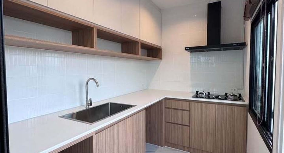 For rent 3 bedrooms townhouse in Bang Phli, Samut Prakan