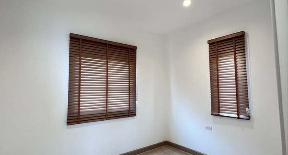 For rent 3 bedrooms townhouse in Bang Phli, Samut Prakan