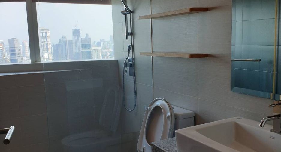 For rent 3 bedrooms condo in Khlong Toei, Bangkok