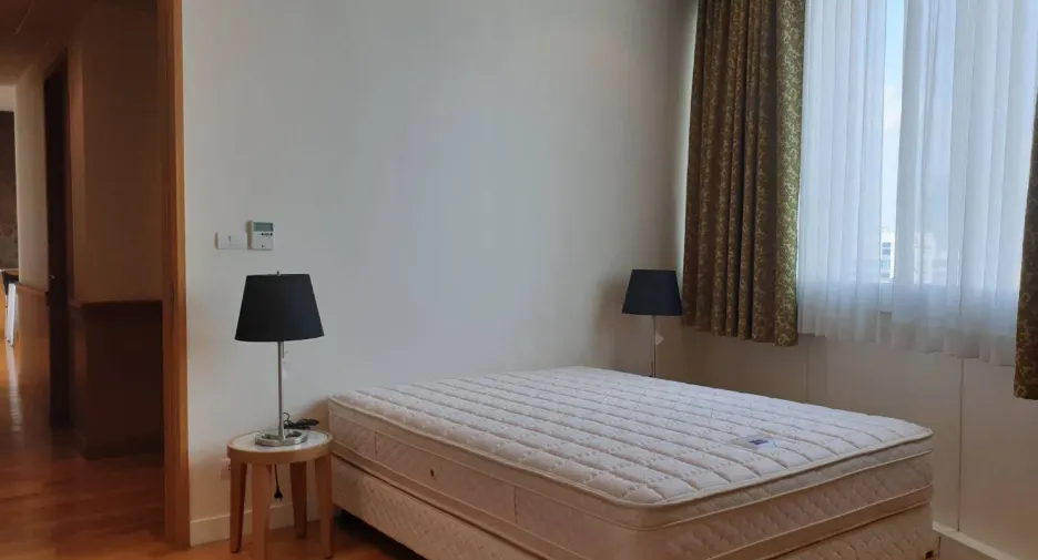 For rent 3 bedrooms condo in Khlong Toei, Bangkok