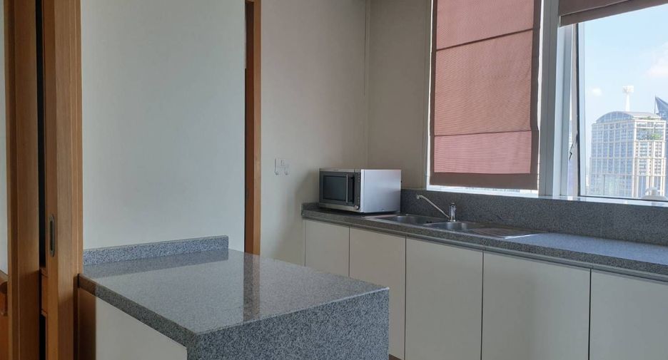 For rent 3 bedrooms condo in Khlong Toei, Bangkok