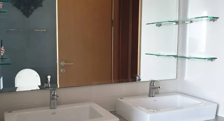 For rent 3 bedrooms condo in Khlong Toei, Bangkok