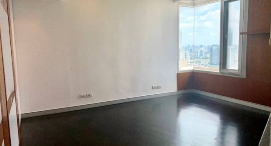 For rent 4 bedrooms condo in Bang Kho Laem, Bangkok
