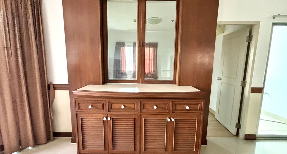 For rent 2 bedrooms apartment in Khlong Toei, Bangkok