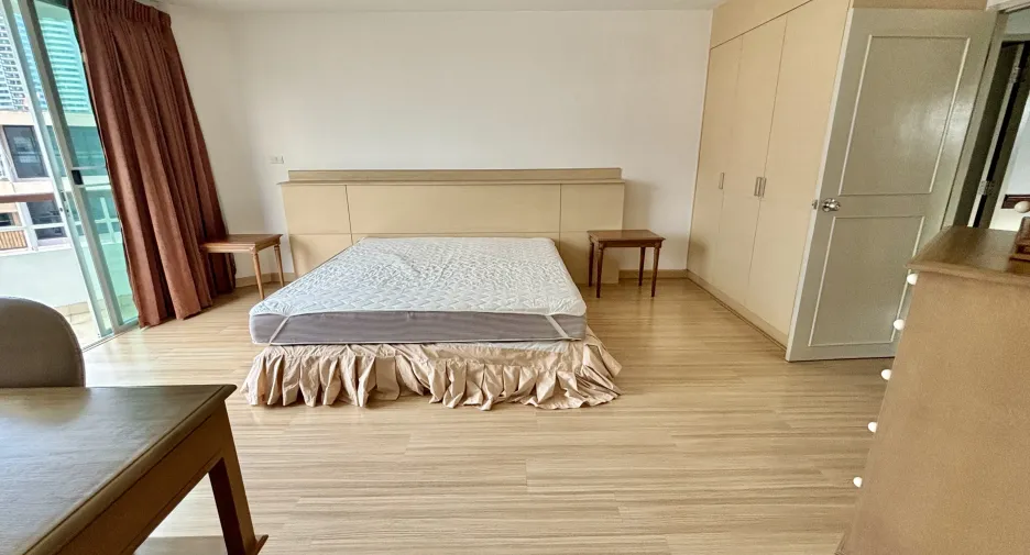 For rent 2 bedrooms apartment in Khlong Toei, Bangkok