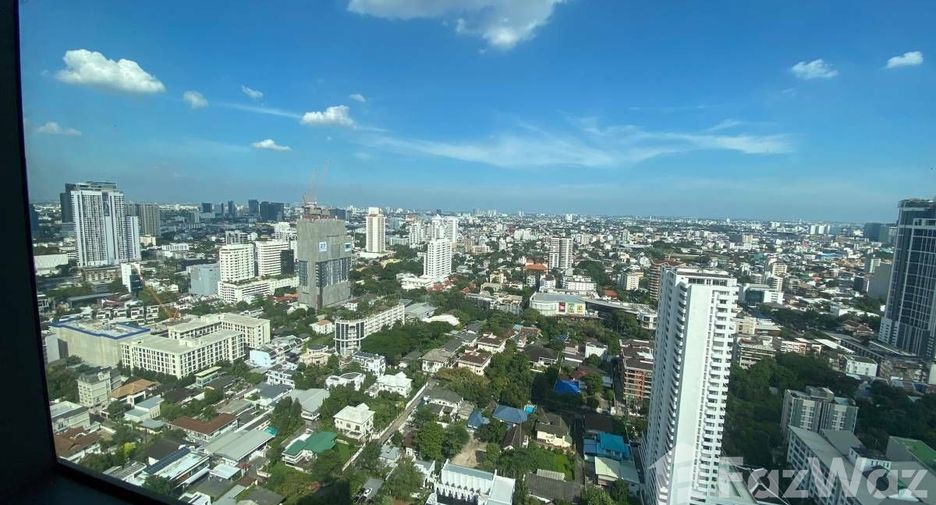 Condo en alquiler de 3 habitaciones en Watthana, Bangkok