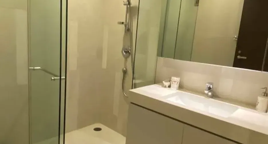 Condo en alquiler de 3 habitaciones en Watthana, Bangkok