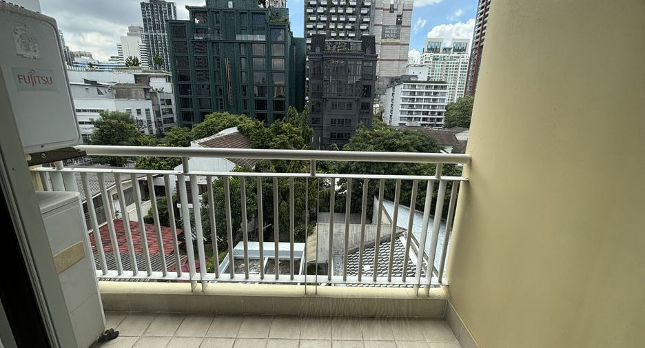 For rent 3 bedrooms condo in Watthana, Bangkok
