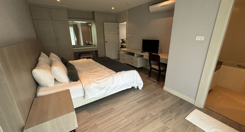 For rent 3 bedrooms condo in Watthana, Bangkok
