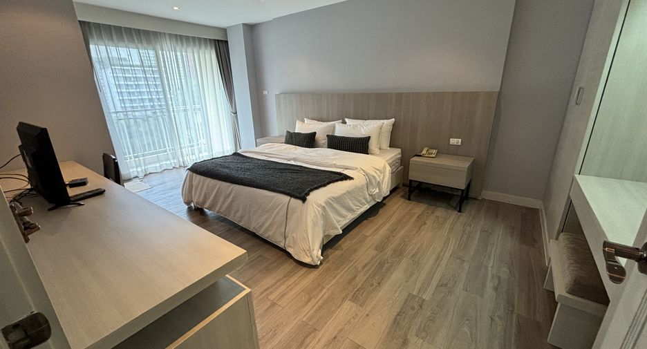 For rent 3 bedrooms condo in Watthana, Bangkok