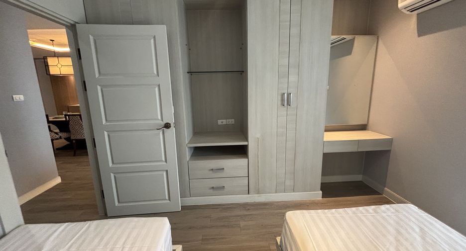For rent 3 bedrooms condo in Watthana, Bangkok