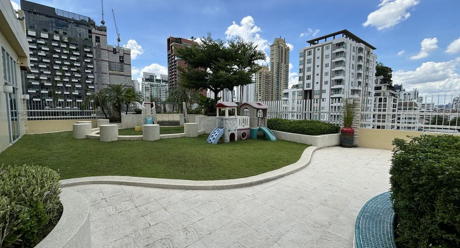 For rent 3 bedrooms condo in Watthana, Bangkok