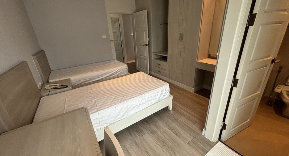 For rent 3 bedrooms condo in Watthana, Bangkok