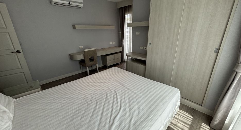 For rent 3 bedrooms condo in Watthana, Bangkok
