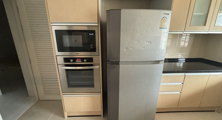 For rent 3 bedrooms condo in Watthana, Bangkok