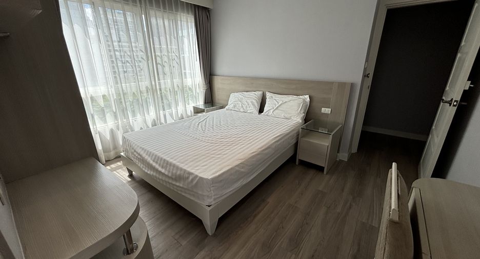 For rent 3 bedrooms condo in Watthana, Bangkok