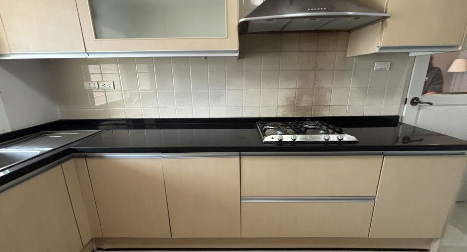 For rent 3 bedrooms condo in Watthana, Bangkok