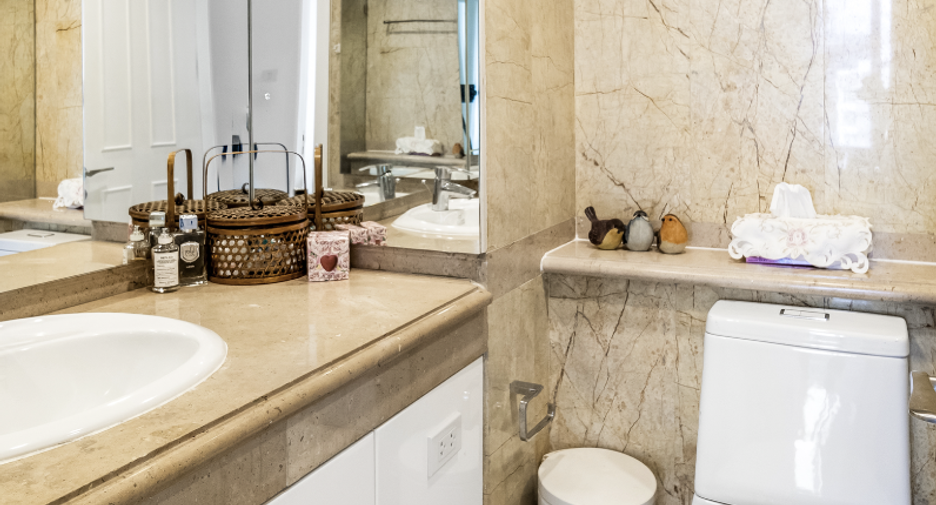 For rent 2 bedrooms condo in Pathum Wan, Bangkok