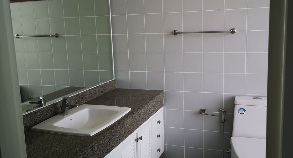 For rent 2 bedrooms condo in Yan Nawa, Bangkok