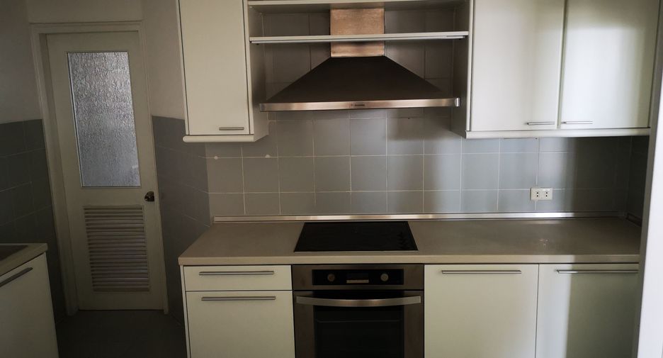For rent 2 bedrooms condo in Yan Nawa, Bangkok