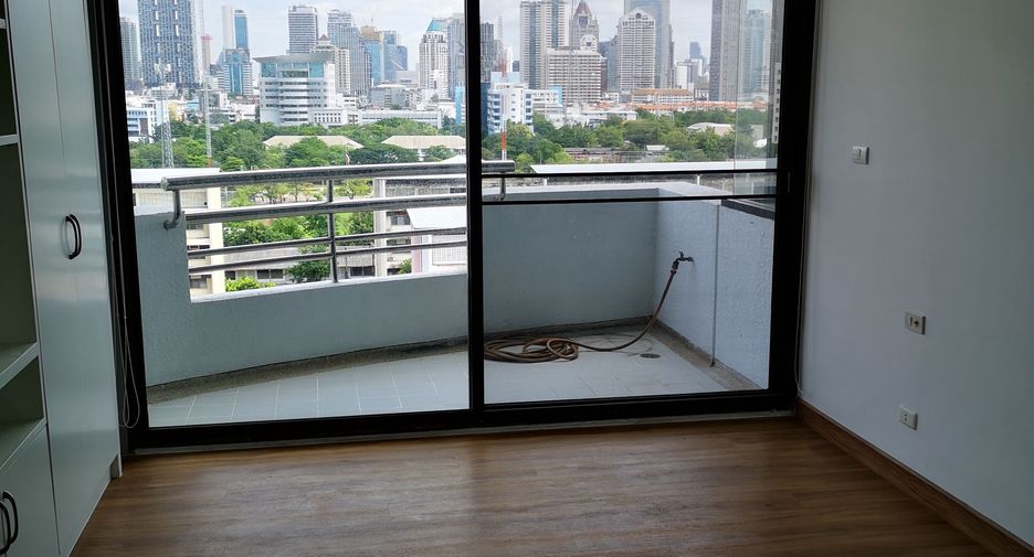 For rent 2 bedrooms condo in Yan Nawa, Bangkok