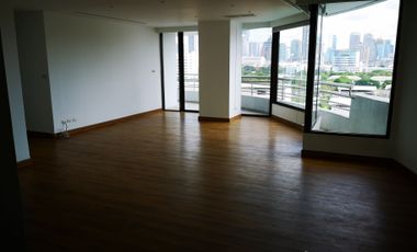 For rent 2 bedrooms condo in Yan Nawa, Bangkok