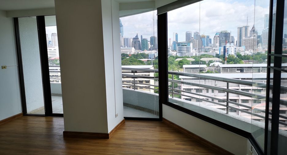 For rent 2 bedrooms condo in Yan Nawa, Bangkok