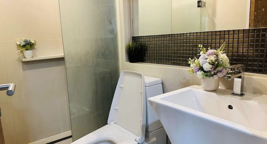 For rent 2 ベッドルーム condo in Phra Khanong, Bangkok