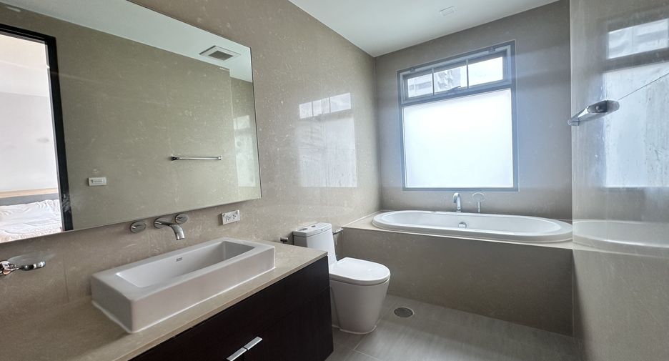 Wohnung zur Miete mit 3 Zimmer in Khlong Toei, Bangkok