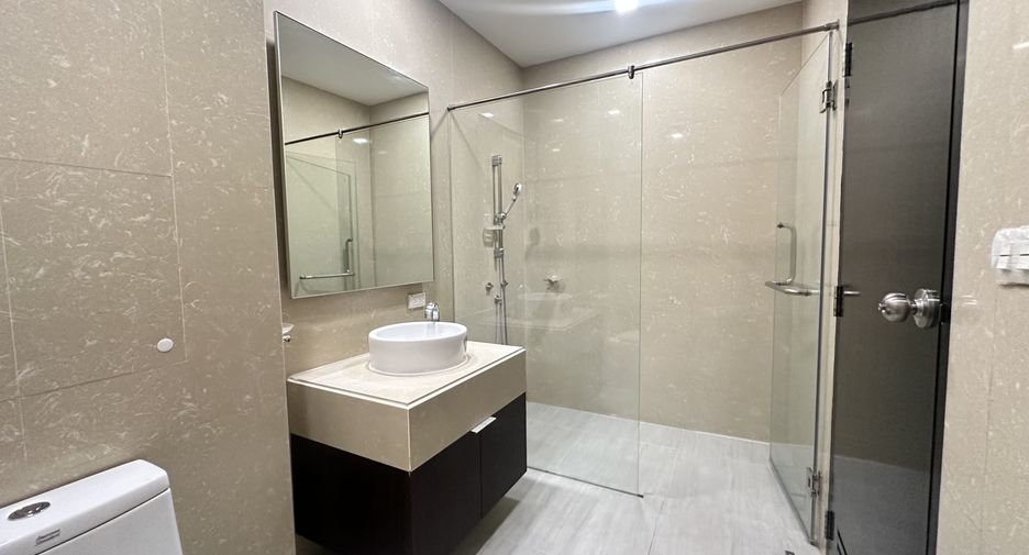 Wohnung zur Miete mit 3 Zimmer in Khlong Toei, Bangkok