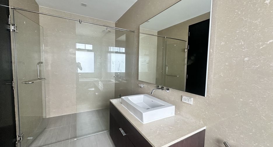Wohnung zur Miete mit 3 Zimmer in Khlong Toei, Bangkok